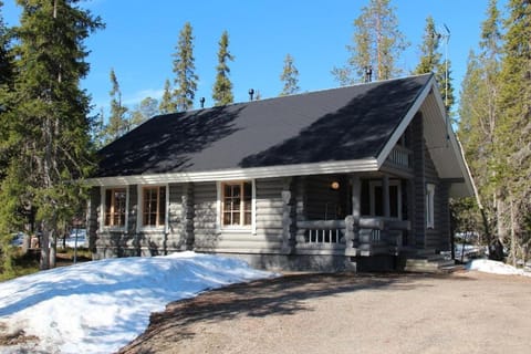 Metsänkävijä Chalet in Lapland