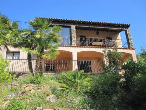 Property building, Garden, Balcony/Terrace