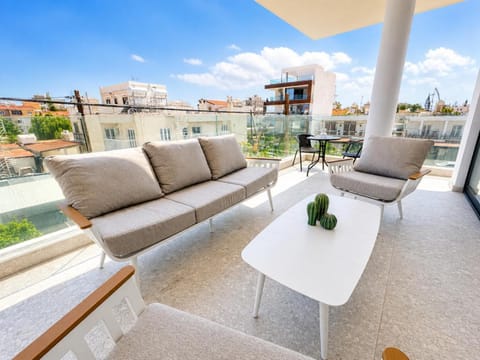 View (from property/room), Balcony/Terrace, Seating area, Dining area