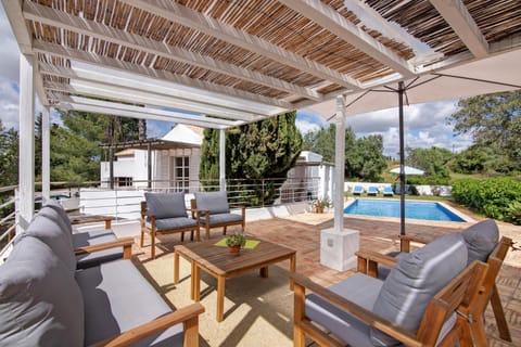 Property building, Balcony/Terrace, Living room, Swimming pool