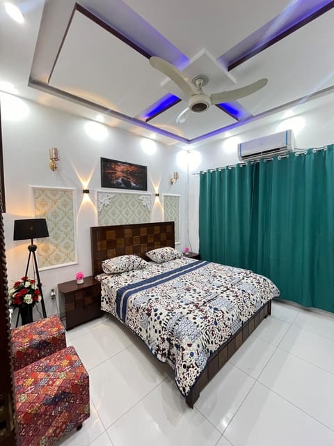 TV and multimedia, Photo of the whole room, Bedroom, air conditioner