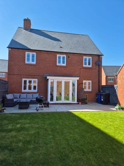 Entire 4 Bed House for Silverstone F1 House in Cherwell District