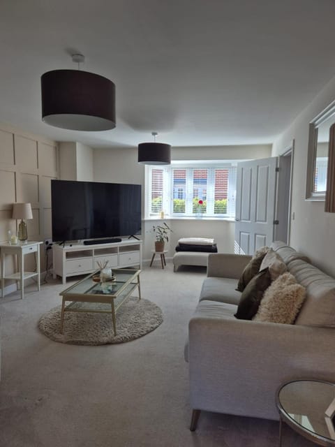 Entire 4 Bed House for Silverstone F1 House in Cherwell District