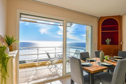 Appart vue mer splendide et plage proche de Monaco Apartment in Cap-d'Ail