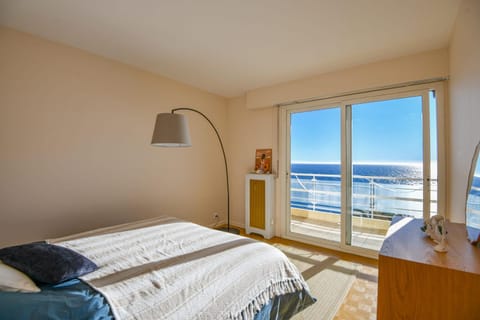 Appart vue mer splendide et plage proche de Monaco Apartment in Cap-d'Ail