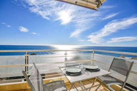Appart vue mer splendide et plage proche de Monaco Apartment in Cap-d'Ail