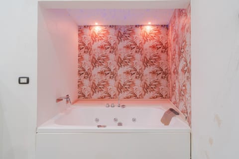 Hot Tub, Hot Tub, Bedroom
