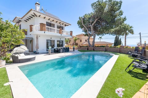 797 HOLIDAY RENTALS -Estilosa Villa en Benalmadena para 10 Villa in Fuengirola