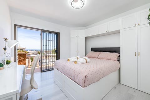 797 HOLIDAY RENTALS -Estilosa Villa en Benalmadena para 10 Villa in Fuengirola