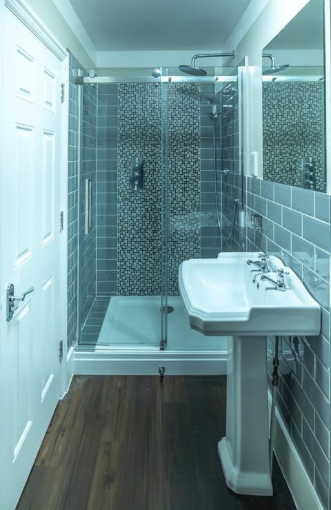 3 bed, gf beachside apartment with parking and garden Apartment in Poole