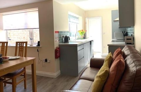 Hunters Cottage - Pet friendly Fisherman's cottage House in Filey