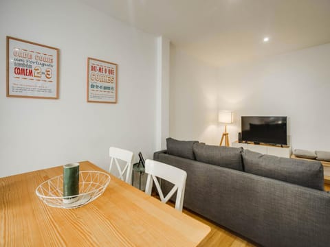 TV and multimedia, Living room, Seating area, Dining area