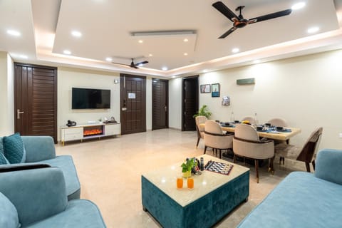 TV and multimedia, Living room, Seating area, Dinner, air conditioner