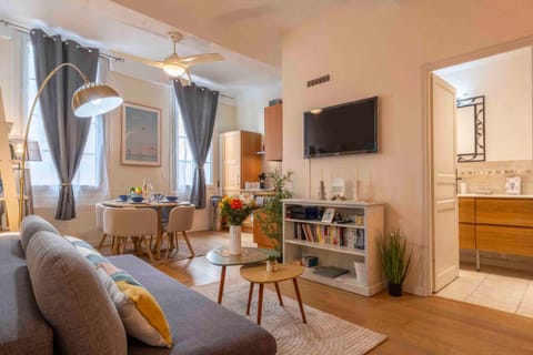 Communal lounge/ TV room, TV and multimedia, Seating area, Dining area