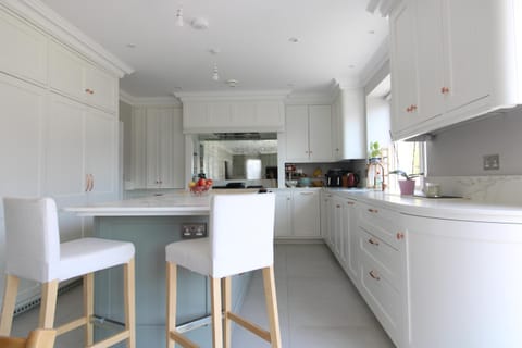 Dining area, dishwasher, oven