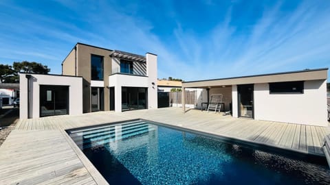 Patio, Facade/entrance, Swimming pool, Swimming pool