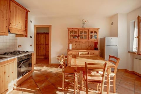 Kitchen or kitchenette, Seating area