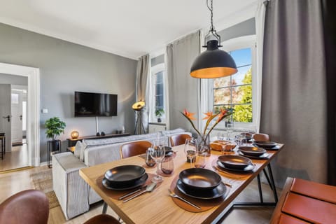 TV and multimedia, Living room, Dining area
