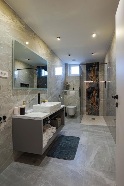 Shower, Bathroom, towels