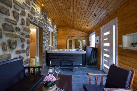 Hot Tub, Sauna, Balcony/Terrace, Spa and wellness centre/facilities