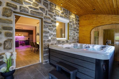 Hot Tub, Sauna, Spa and wellness centre/facilities