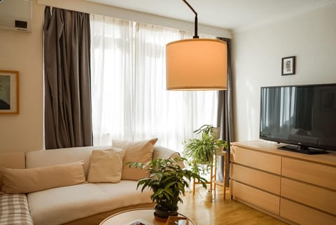 Living room, Seating area, Evening entertainment