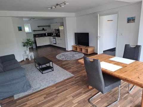 Kitchen or kitchenette, Living room, Seating area, Dining area