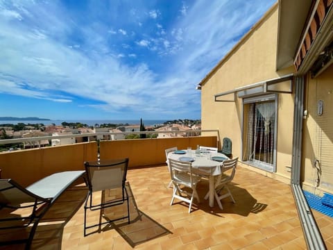 Patio, Day, View (from property/room), Balcony/Terrace, Dining area