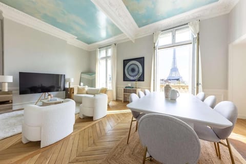 Exceptional Eiffel Tower Gem 4BED 8P in Trocadero Apartment in Paris