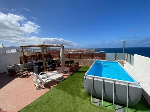 Property building, Balcony/Terrace, Living room, Swimming pool