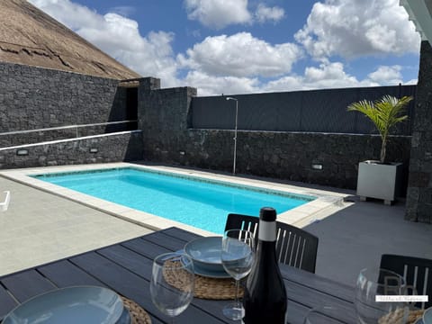 Day, Natural landscape, Mountain view, Pool view, Swimming pool, sunbed