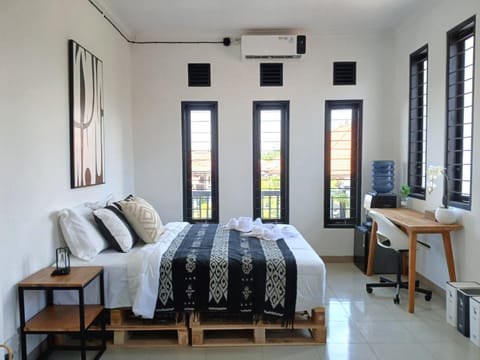 Bed, Bedroom, air conditioner