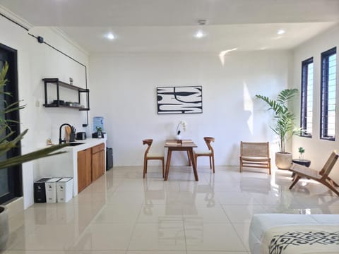 Kitchen or kitchenette, Living room, Seating area