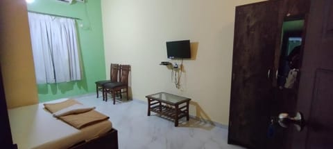 TV and multimedia, Photo of the whole room, Bedroom