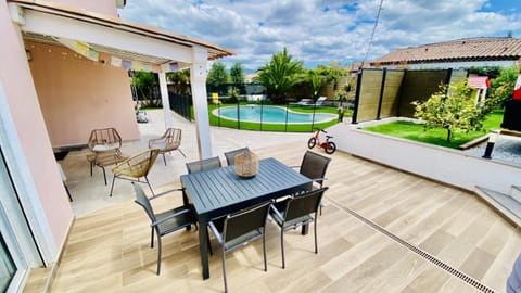 Villa ROSÉA DU VAR in PACA Piscine Privée 10mn de Fréjus Villa in Roquebrune-sur-Argens
