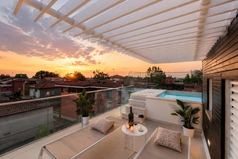 Patio, Natural landscape, View (from property/room), Balcony/Terrace, Pool view, Swimming pool, Sunrise, Sunset, sunbed