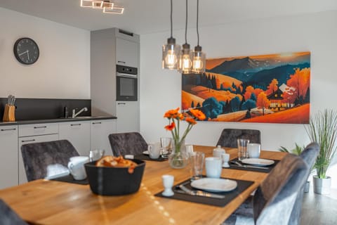 Kitchen or kitchenette, Living room, Seating area, Dining area, Food, kitchen
