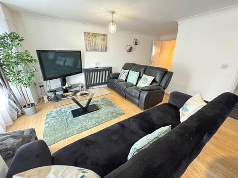 Communal lounge/ TV room, TV and multimedia, Living room, Entertainment