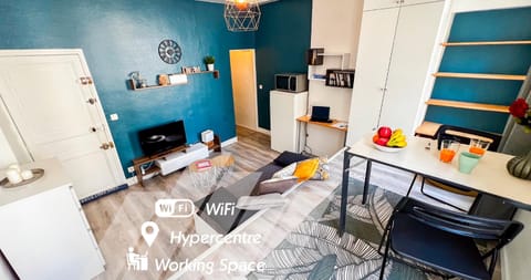 TV and multimedia, Seating area, Dining area