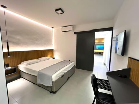 Bed, TV and multimedia, Bedroom