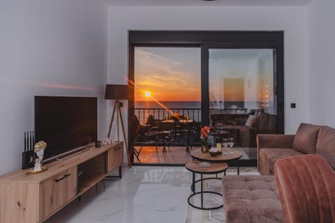 TV and multimedia, View (from property/room), Balcony/Terrace, Seating area, Sea view