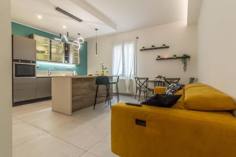 Appartamento in corte privata doppio parcheggio gratuito Apartment in Bologna