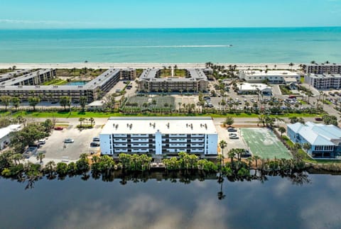 Property building, Bird's eye view, Location