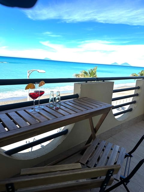 Natural landscape, View (from property/room), Balcony/Terrace, Beach, Sea view