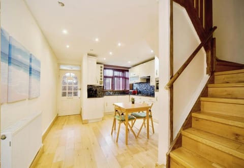 Kitchen or kitchenette, Kitchen or kitchenette, Dining area, Communal kitchen