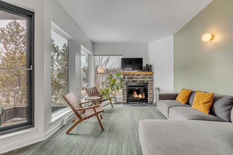 TV and multimedia, Living room, fireplace