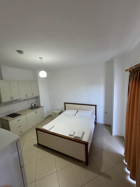 Bed, Kitchen or kitchenette, Photo of the whole room, Bedroom