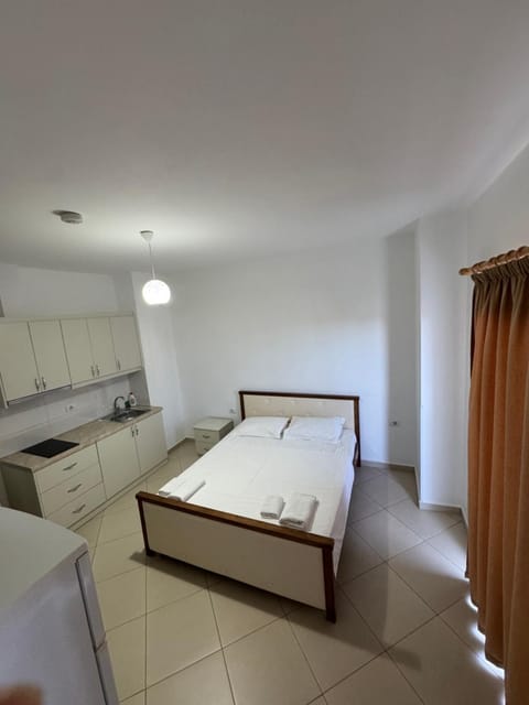 Bed, Kitchen or kitchenette, Photo of the whole room, Bedroom