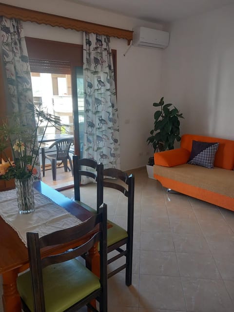 Living room, Seating area, Dining area, air conditioner