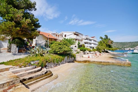 Property building, Day, Beach, Sea view, Location, Parking